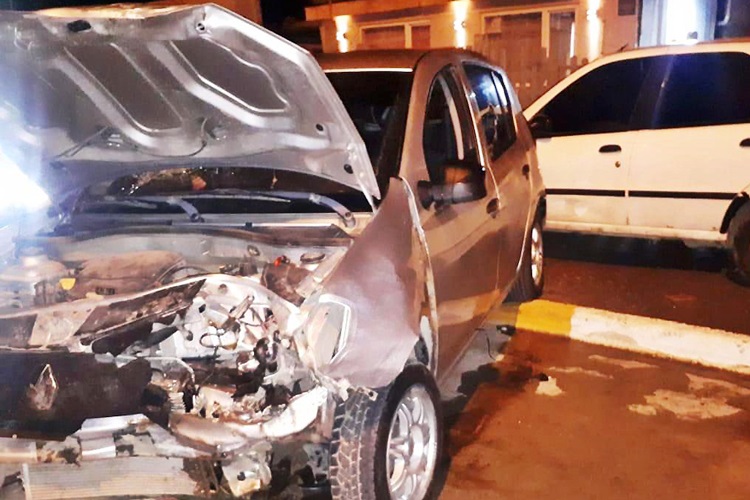 Choque a vehiculo estacionado y dos detenidos por circular borrachos