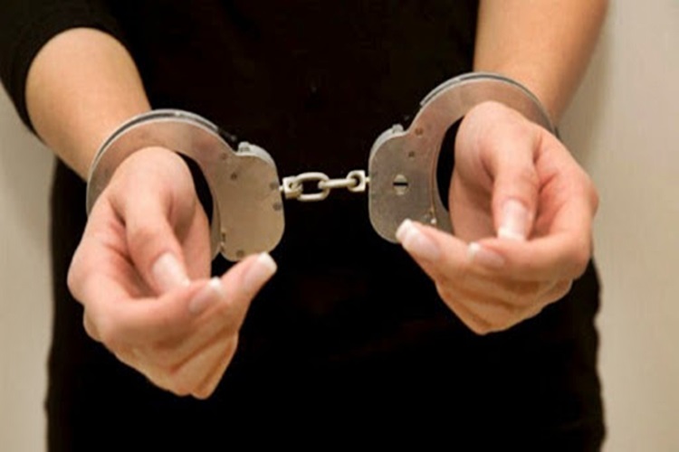 Tres mujeres demoradas por circular en la madrugada Tres mujeres demoradas por circular en la madrugada