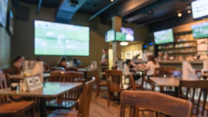 Propietarios juntan firmas para que levanten restricciones a bares y resto