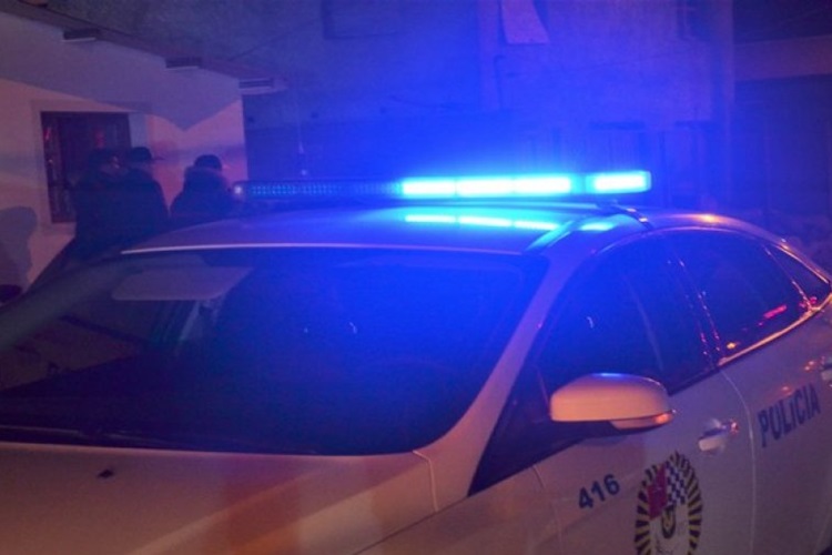 Robo, huyo, volvio al comercio al rato, estaba la Policia y lo detuvieron Robo, huyo, volvio al comercio al rato, estaba la Policia y lo detuvieron