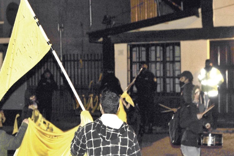 Escrache a un denunciado por presunto abuso sexual Escrache a un denunciado por presunto abuso sexual