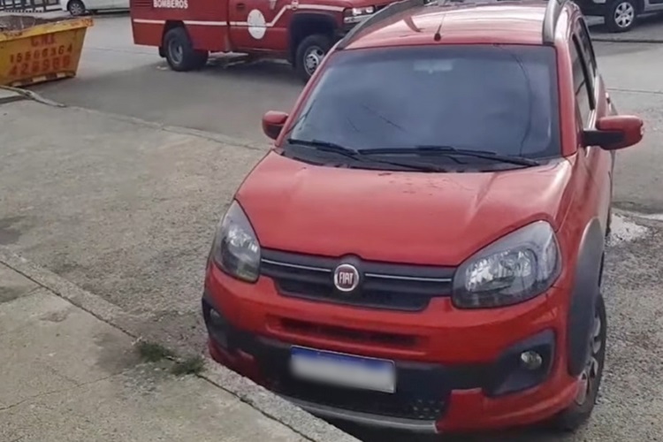 Intentaron incendiar un vehiculo en la via publica