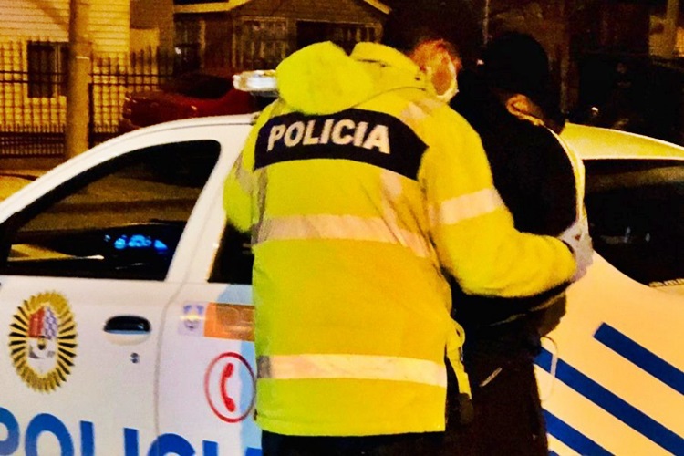 Conductor detenido y vehiculo incautado en la madrugada en Andorra