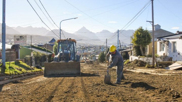 TODO PREPARADO PARA VOLCAR HORMIGÓN EN OTRO TRAMO DE LA CALLE FRANCISCO TORRES