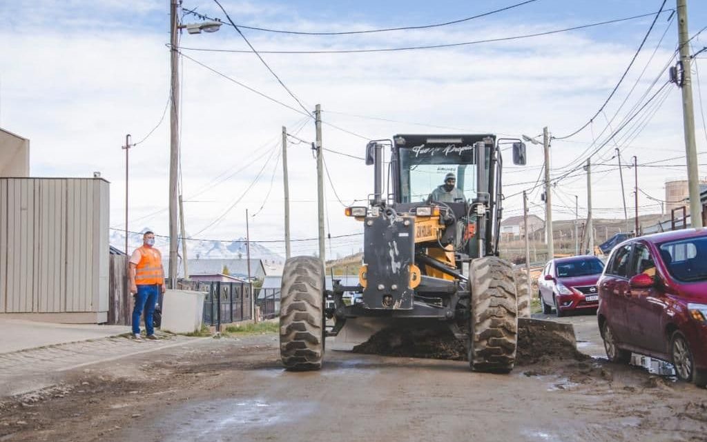 LA MUNICIPALIDAD REALIZÓ TRABAJOS DE NIVELACIÓN EN EL BARRIO CANAL DE BEAGLE