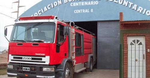 Bomberos voluntarios salvaron la vida de un bebé que se atragantó Bomberos voluntarios salvaron la vida de un bebé que se atragantó