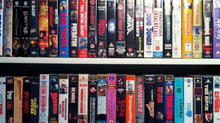 Lo acusan por “delito grave” porque nunca devolvió un VHS alquilado hace 20 años
