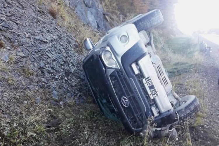 Vuelco en la Ruta 3, dos ocupantes trasladados al Hospital Ushuaia