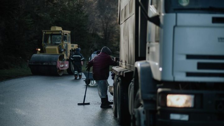 LA MUNICIPALIDAD DE USHUAIA REALIZÓ TRABAJOS DE BACHEO Y REPARACIONES EN LA CALLE MARTIAL