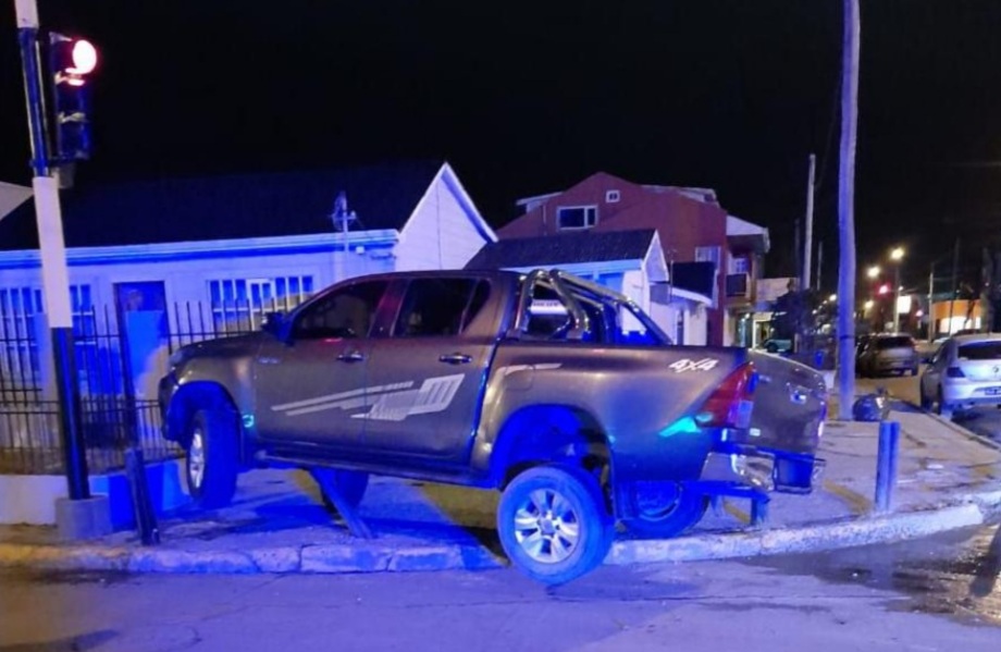 Chocó La Camioneta De Su Mamá, Se Asustó Y Huyó Del Lugar