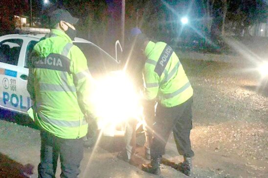 Sujeto en estado de ebriedad chocó a dos automóviles estacionados Sujeto en estado de ebriedad chocó a dos automóviles estacionados