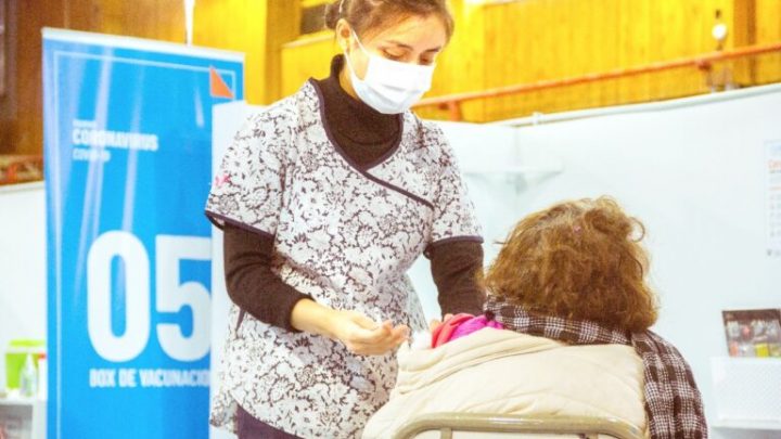 Vacunación contra el Covid: “por ahora no podemos proyectar a largo plazo con el resto de la población”