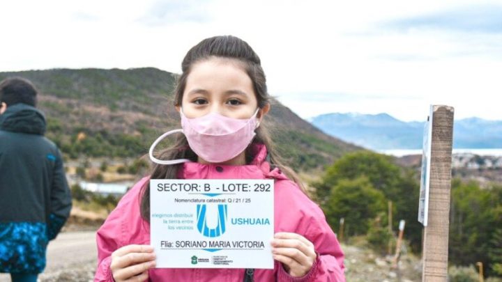 Urbanización San Martín: Se entregaron certificados de amojonamiento de 18 lotes del sector B