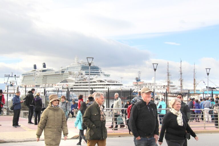 “Solicitamos a Nación el ingreso de pasajeros a la Argentina por el aeropuerto y el puerto de Ushuaia”, indicó Murcia