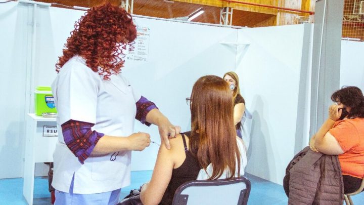 Plan de Vacunación: Se amplía a personas de 50 años en adelante sin factores de riesgo