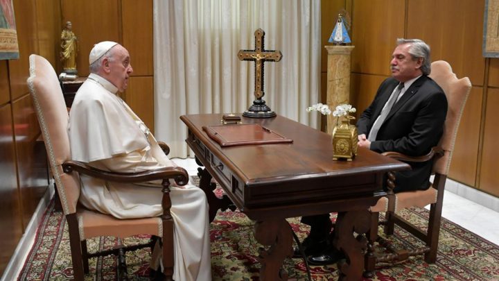 Alberto Fernández se reunió con el papa Francisco, con la mira puesta en las negociaciones con el FMI
