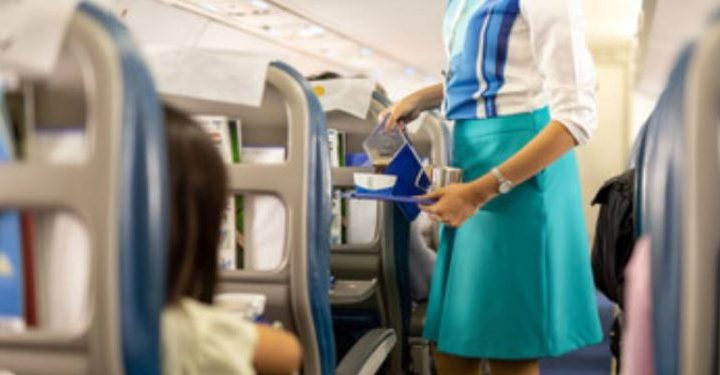 Perdió su trabajo de azafata por su talla y peso: “Pensé que nunca me iba a pasar”