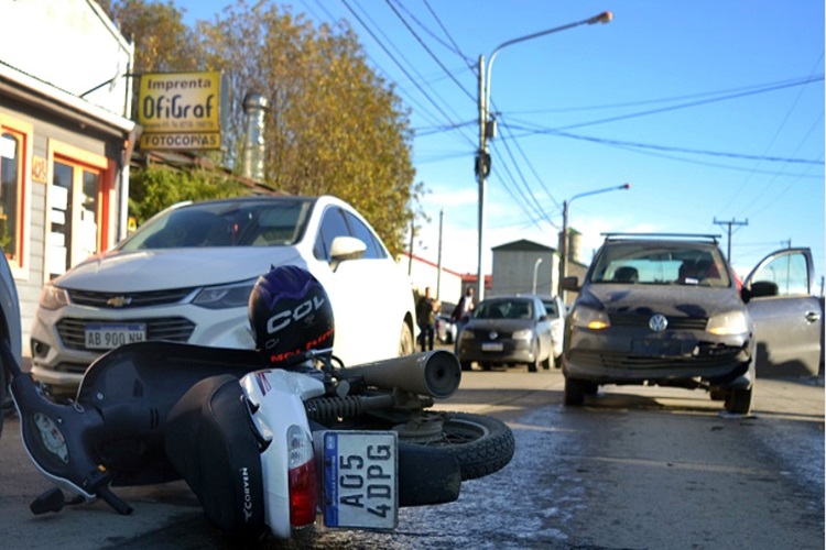 Choque entre un Voyage y una moto, con un lesionado Choque entre un Voyage y una moto, con un lesionado