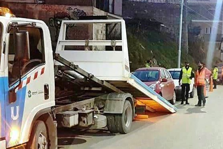 Incautan tres vehiculos y una moto en un control policial