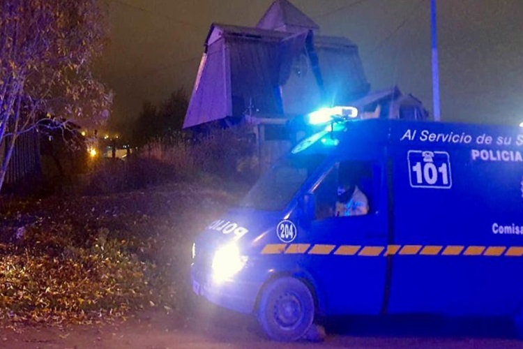 Diez mayores y dos menores detenidos en una juntada en Ushuaia Diez mayores y dos menores detenidos en una juntada en Ushuaia