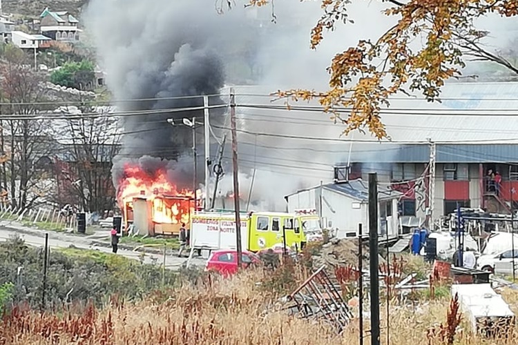 Incendio de una vivienda en Ushuaia, investigan si fue intencional Incendio de una vivienda en Ushuaia, investigan si fue intencional