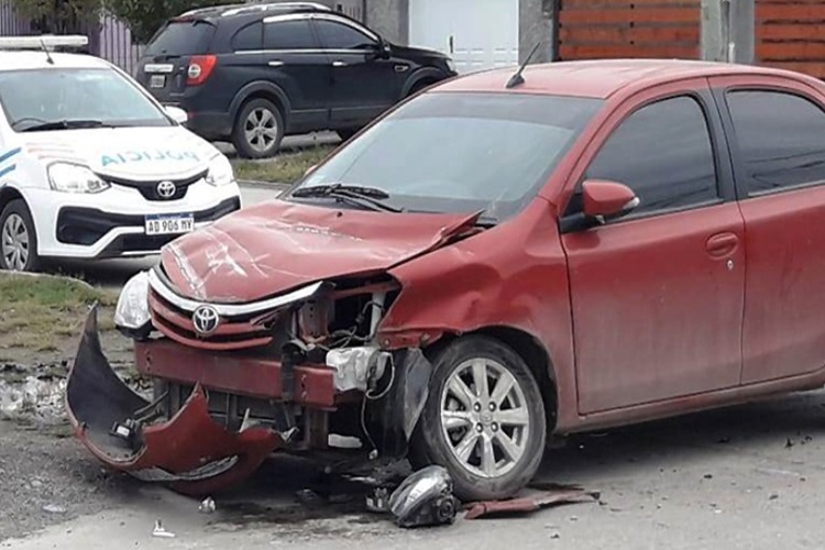 Etios choco contra un camion Etios choco contra un camion