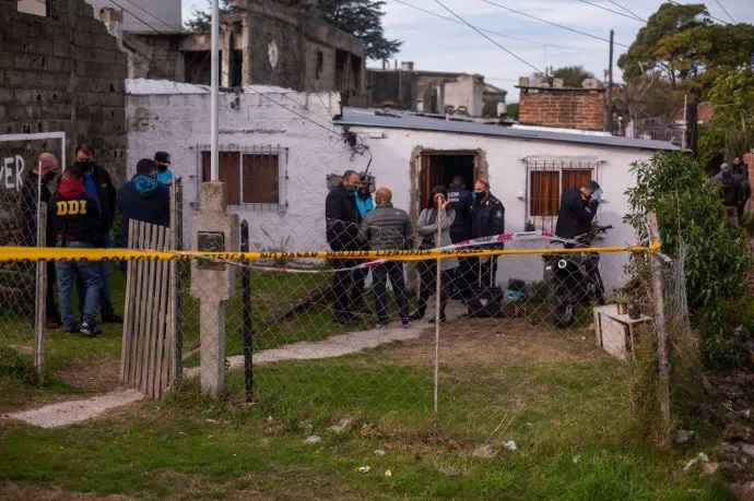 Tiene 23 años, mató a su mamá y a su hermanita de 9 y prendió fuego la casa