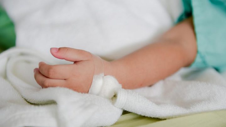 Una bebé de 8 meses está grave por ingerir dióxido de cloro