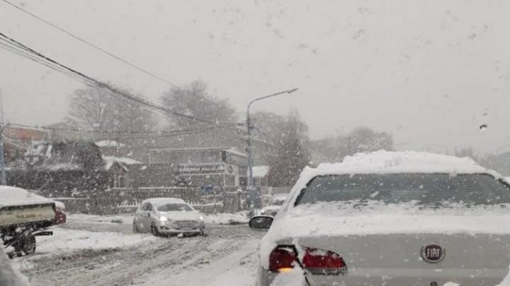 Es obligatorio el uso de cubiertas de invierno en Ushuaia y anticipan nevadas toda la semana
