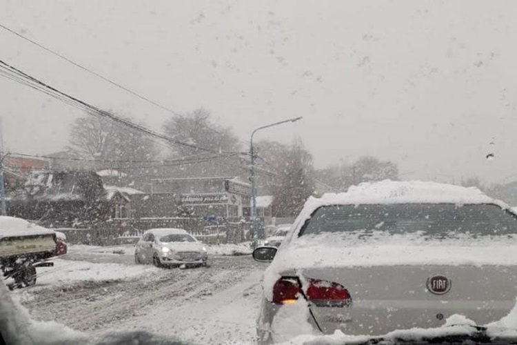 Es obligatorio el uso de cubiertas de invierno en Ushuaia y anticipan nevadas toda la semana Es obligatorio el uso de cubiertas de invierno en Ushuaia y anticipan nevadas toda la semana