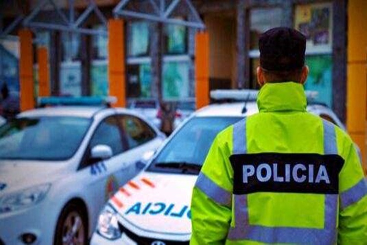 Denuncian a un efectivo policial por estafa