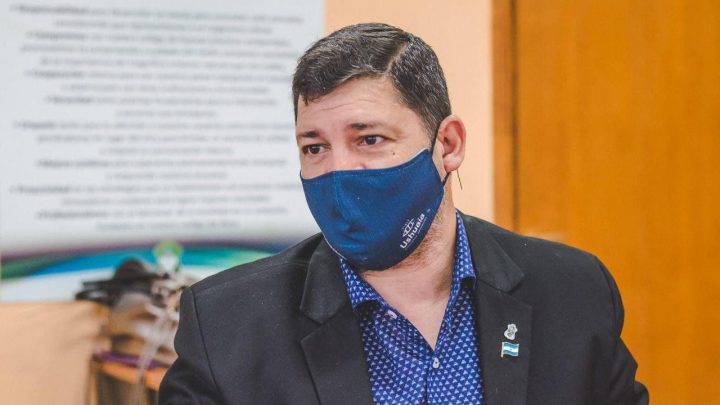 LA MUNICIPALIDAD DE USHUAIA RECONOCIÓ EL TRABAJO DEL GUÍA DE TURISMO Y LOS SALUDÓ EN SU DÍA