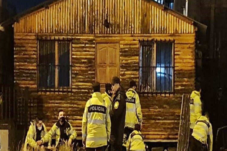 Seis detenidos por atacar a efectivos policiales luego de un robo