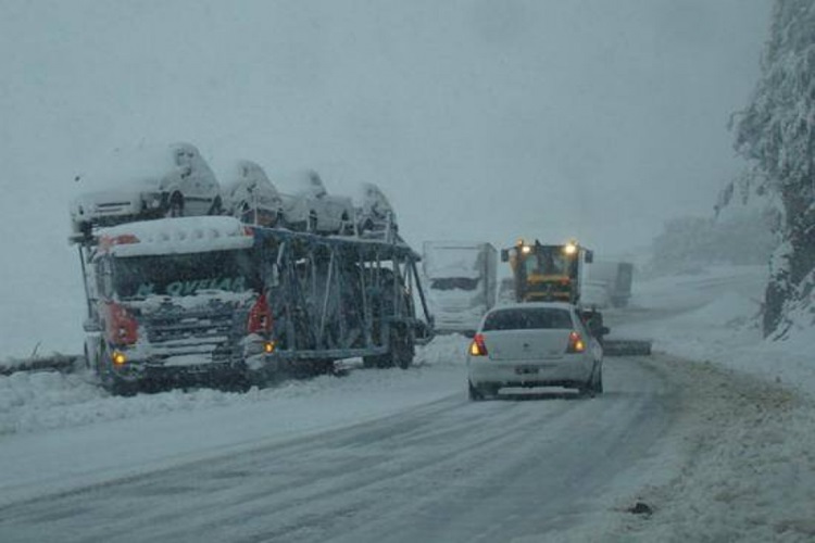 Piden evitar transitar por la Ruta 3 por el temporal de nieve Piden evitar transitar por la Ruta 3 por el temporal de nieve