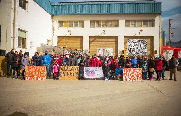 Ambassador: Trabajadores abandonados por la empresa y el gremio siguen en pie de guerra