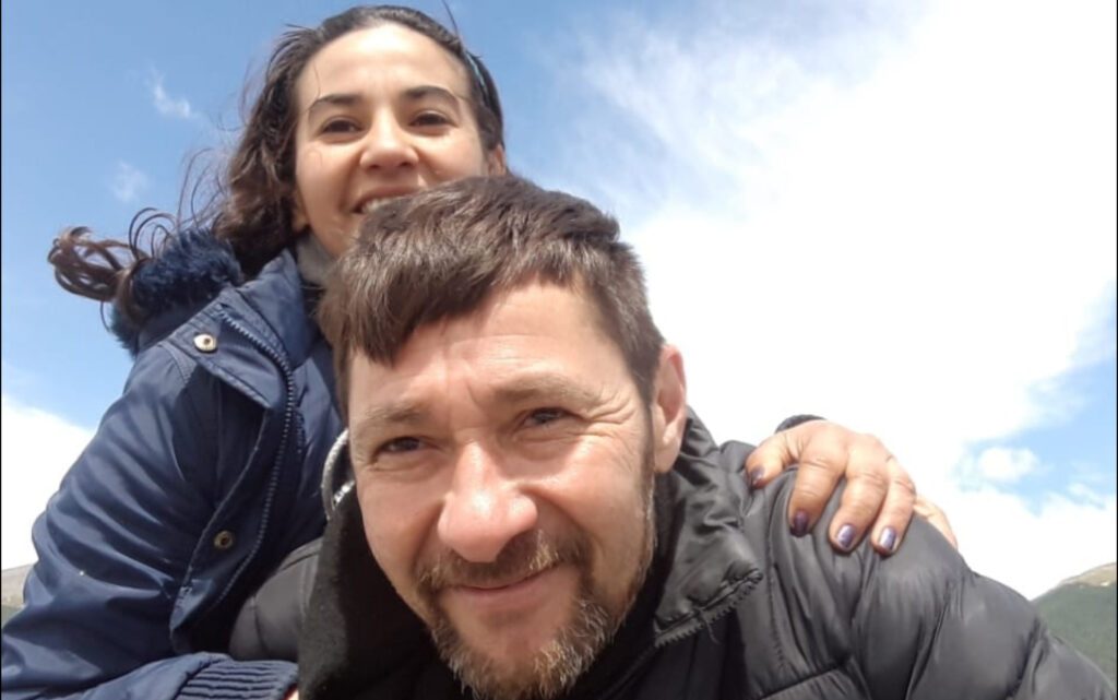 Dramática búsqueda de una pareja en apuros.