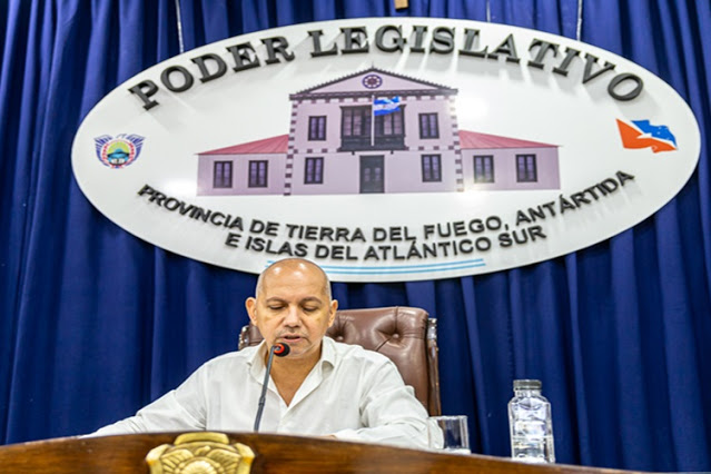 Criticas a la gestion de Melella, los funcionarios no le encuentran ni el agujero al mate