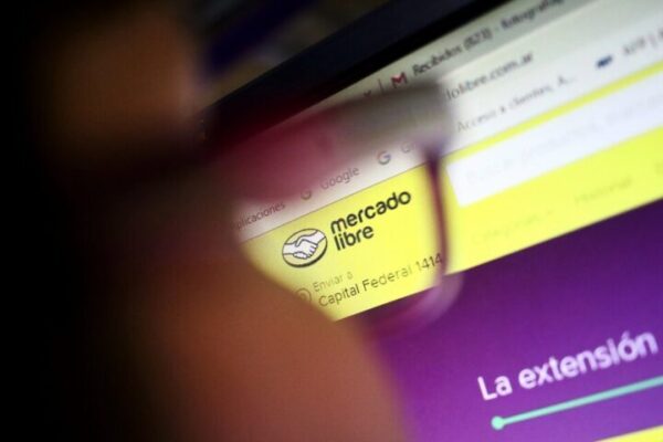 Mercado Libre advirtió sobre una estafa que está circulando por WhatsApp