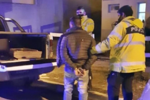 Detenido por los vecinos robando en vehiculos