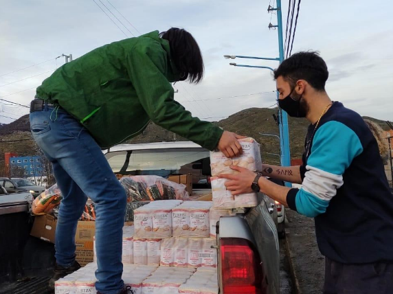 EL MUNICIPIO ENTREGÓ ALIMENTOS SECOS Y FRESCOS A COMEDORES Y COPAS DE LECHE DE USHUAIA