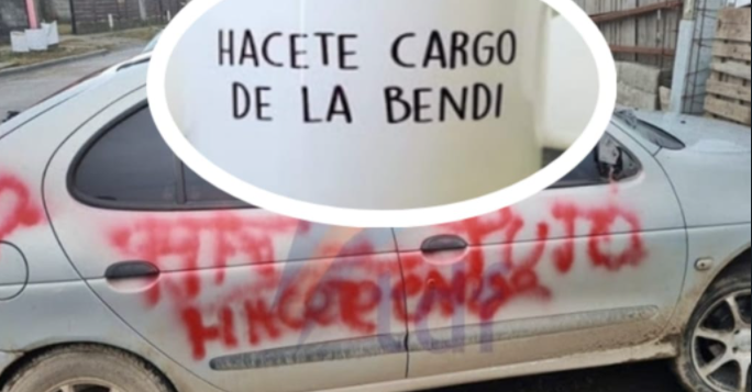 Hacete cargo de la bendi, joven denuncio pintadas en su auto y apunto a su ex