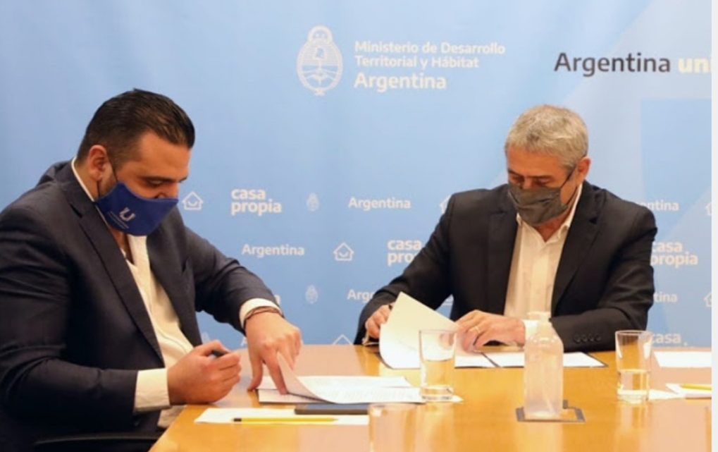 Vuoto firmó convenio para otorgar créditos Procrear II en lotes entregados por el Municipio Vuoto firmó convenio para otorgar créditos Procrear II en lotes entregados por el Municipio