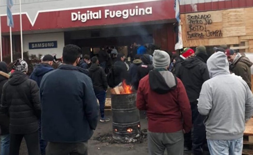 Digital Fueguina: Trabajadores Realizaron Una Movilización Hasta La Delegación De Gobierno