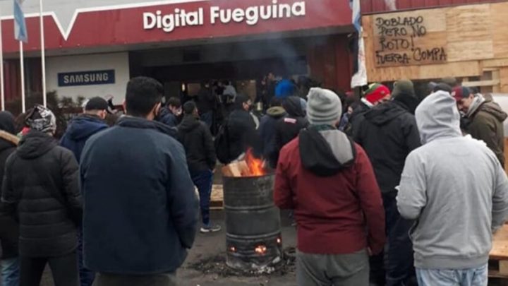Digital Fueguina: Trabajadores Realizaron Una Movilización Hasta La Delegación De Gobierno