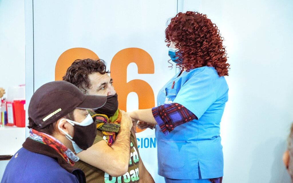 Comienza la vacunación a personas de 45 años en adelante