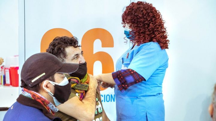 Comienza la vacunación a personas de 45 años en adelante