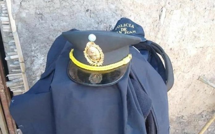 Una joven cursa su último año para ser policía, vive en una situación crítica y necesita ayuda para terminar Una joven cursa su último año para ser policía, vive en una situación crítica y necesita ayuda para terminar