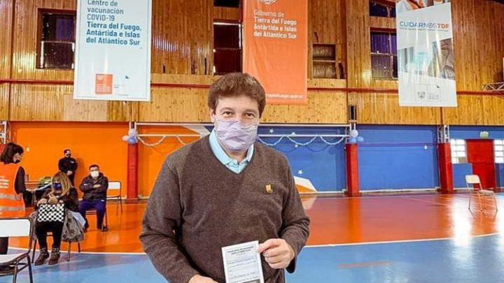 Vacunaron a Melella y lo compartió en las redes sociales