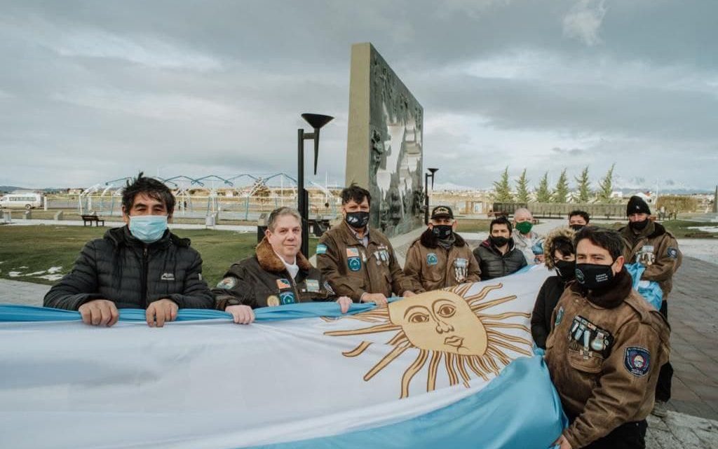 LA MUNICIPALIDAD HOMENAJEÓ AL GENERAL MANUEL BELGRANO EN EL DÍA DE LA BANDERA