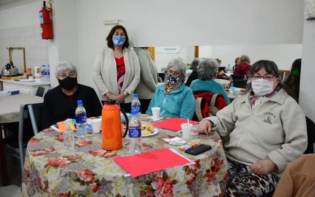 EL TALLER MUNICIPAL “GIRANDO EN PALABRAS” CERRÓ SU PRIMER CICLO DE ENCUENTROS DEL 2021 EL TALLER MUNICIPAL “GIRANDO EN PALABRAS” CERRÓ SU PRIMER CICLO DE ENCUENTROS DEL 2021
